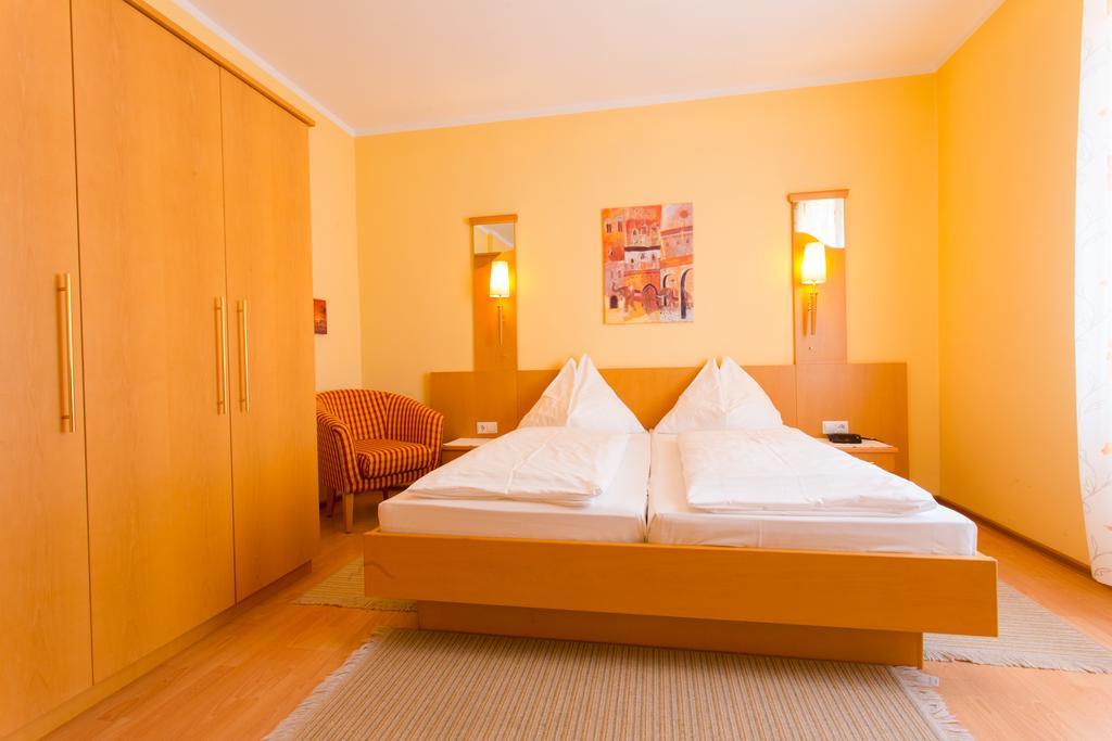Hotel Freiensteinerhof Superior Sankt Peter-Freienstein Экстерьер фото