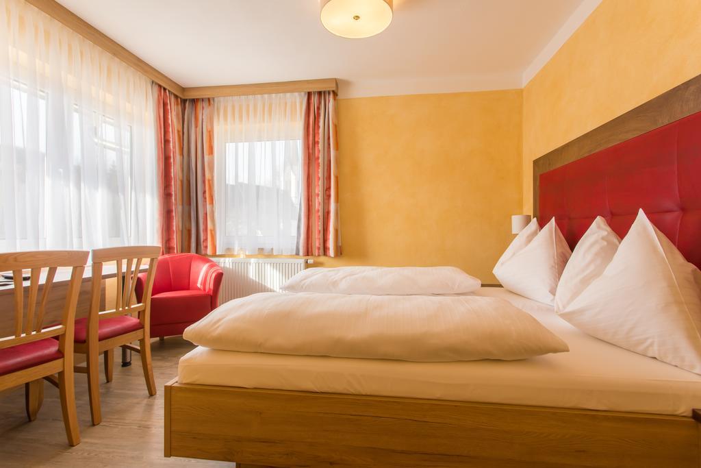 Hotel Freiensteinerhof Superior Sankt Peter-Freienstein Экстерьер фото